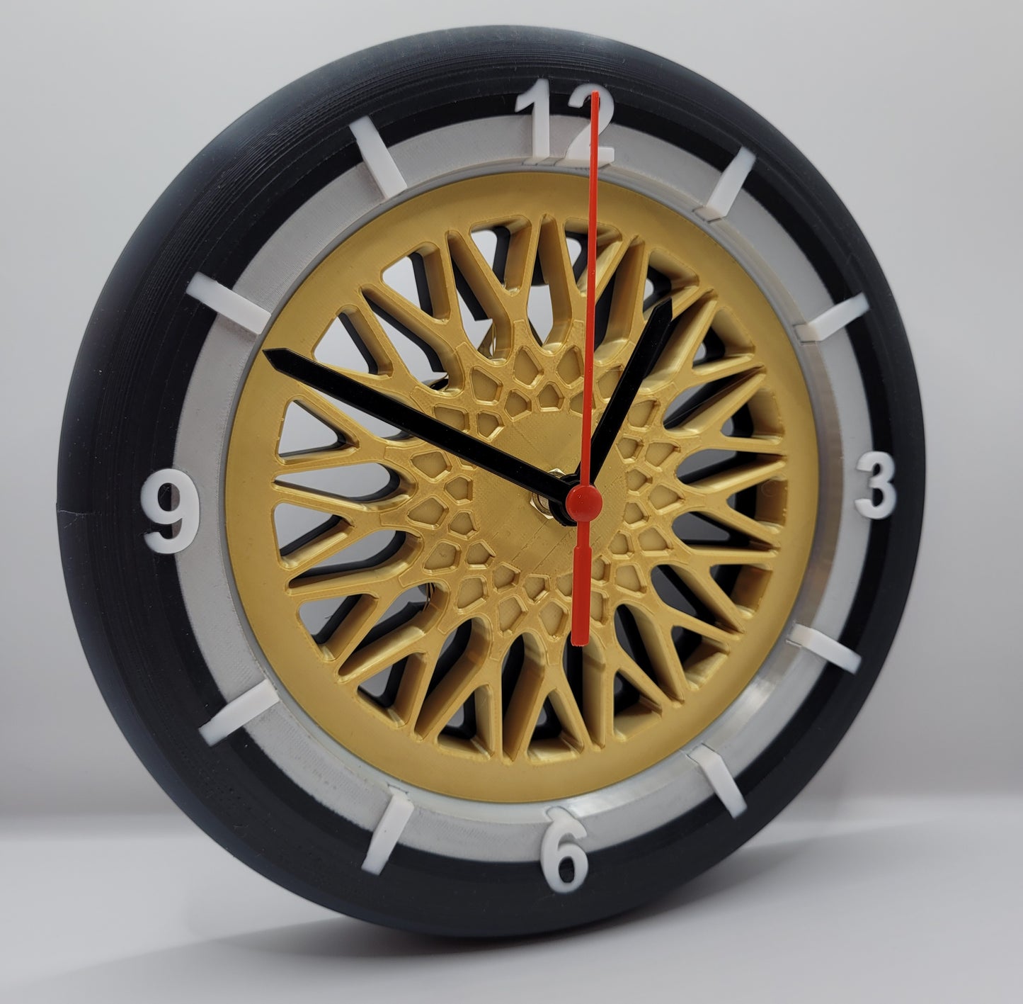 3D-Druck Wanduhr im Felgen Style Gold