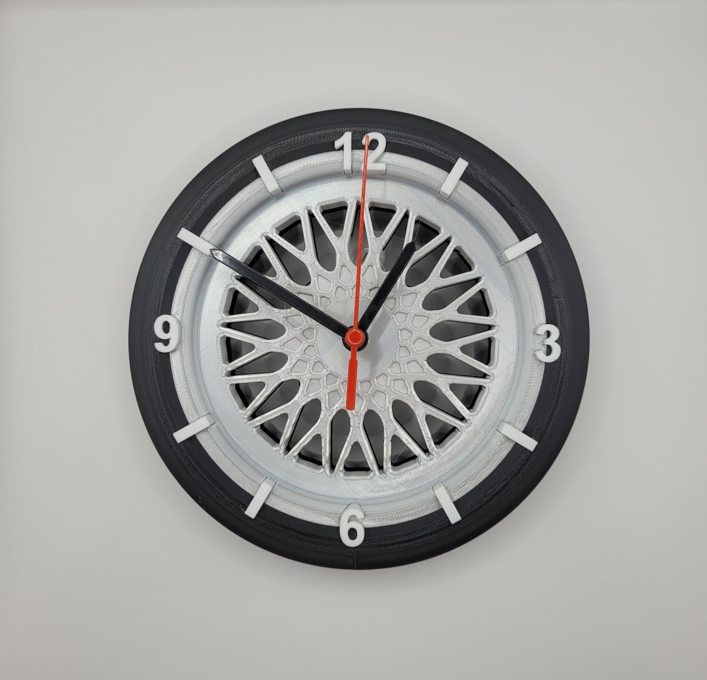 3D-Druck Wanduhr im Felgen Style Silber